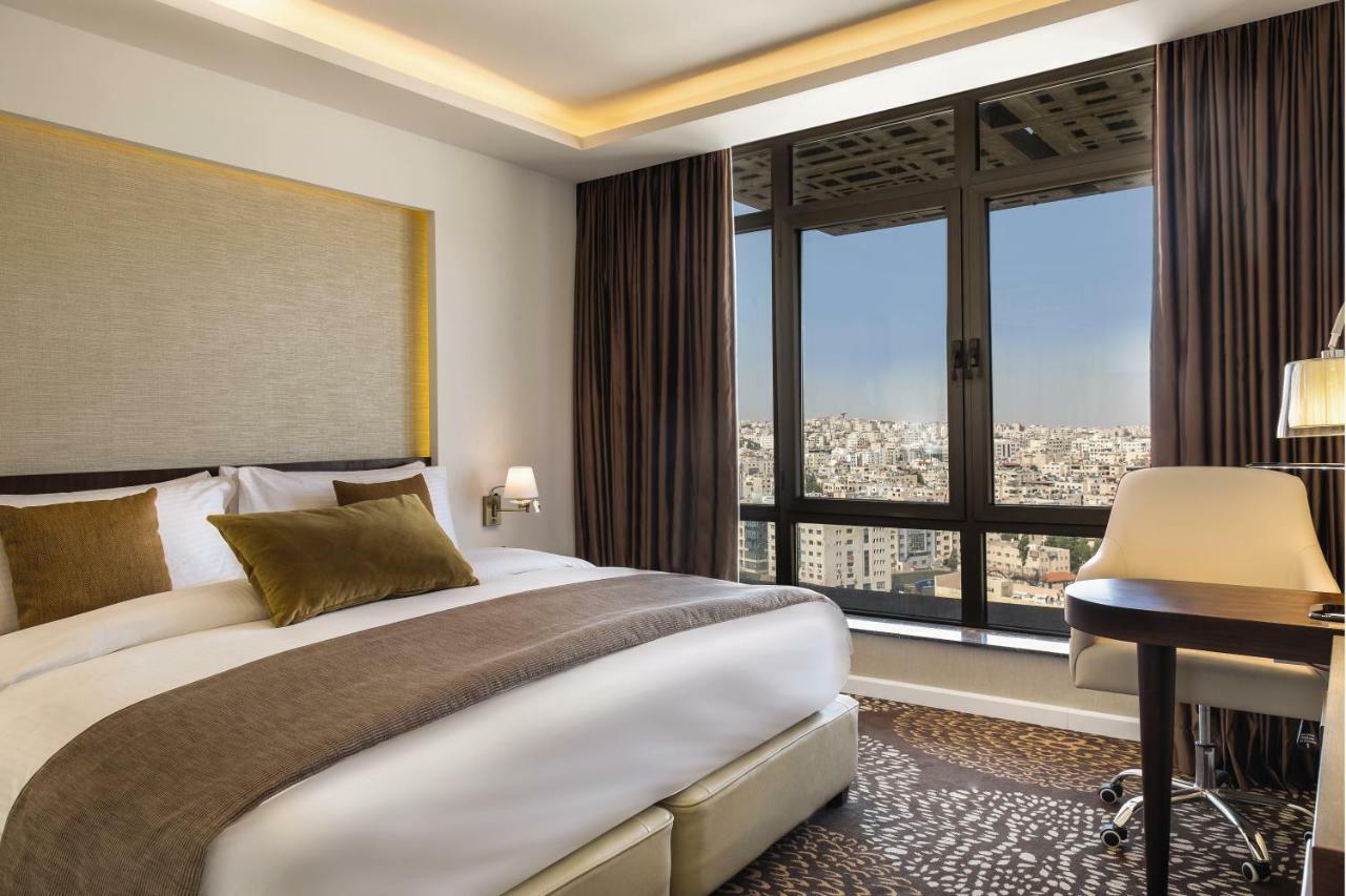 Moevenpick Hotel Amman Eksteriør bilde