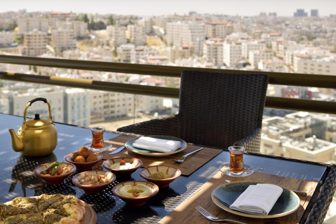 Moevenpick Hotel Amman Eksteriør bilde